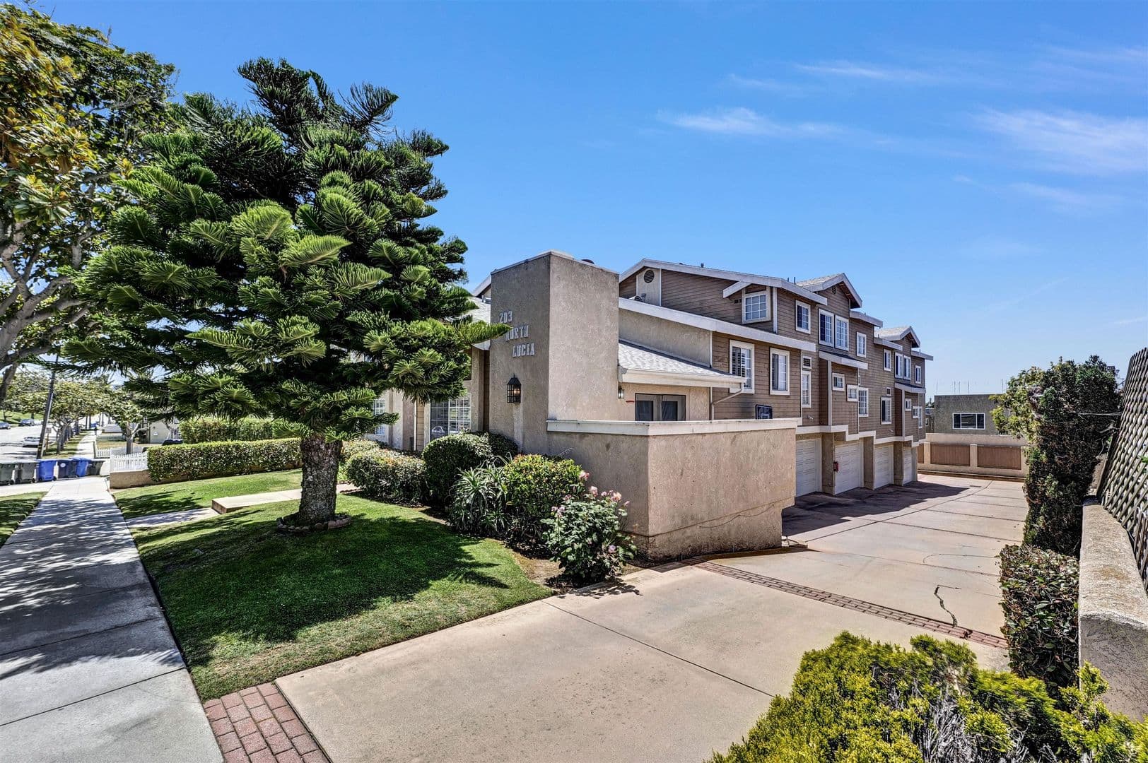 Redondo Beach House: 203 N. Lucia Avenue
