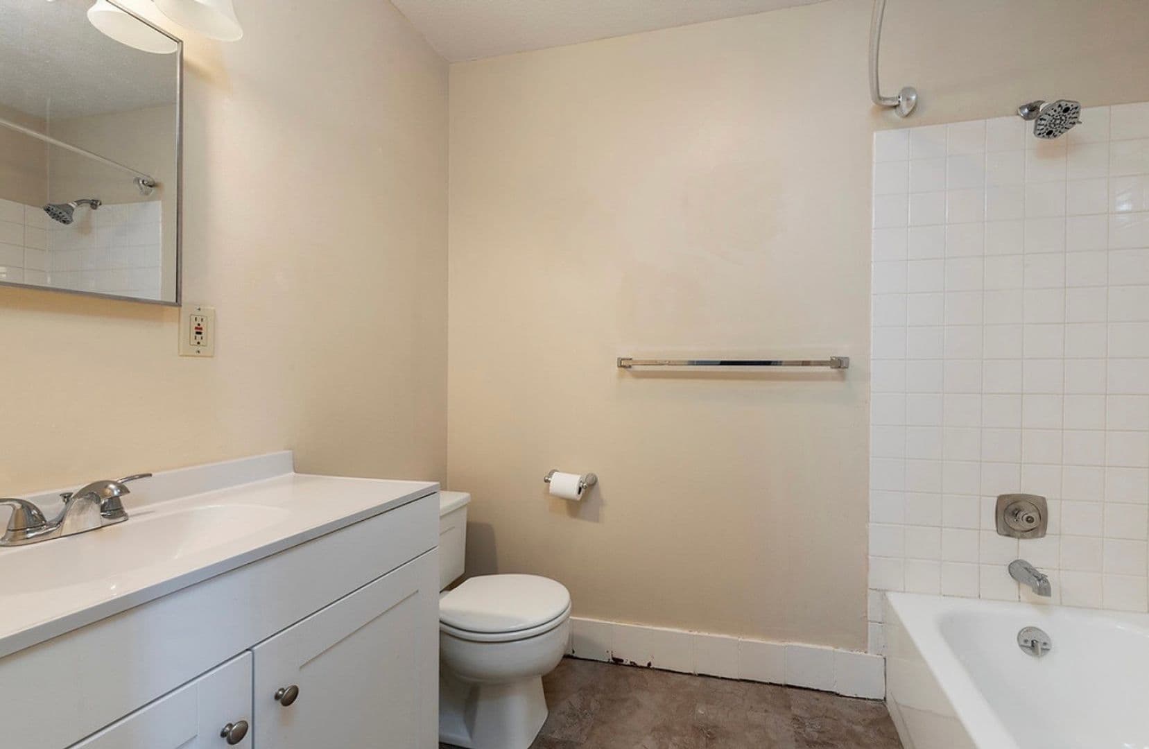 Cleveland Heights Apartment: 2673 Euclid Heights Blvd