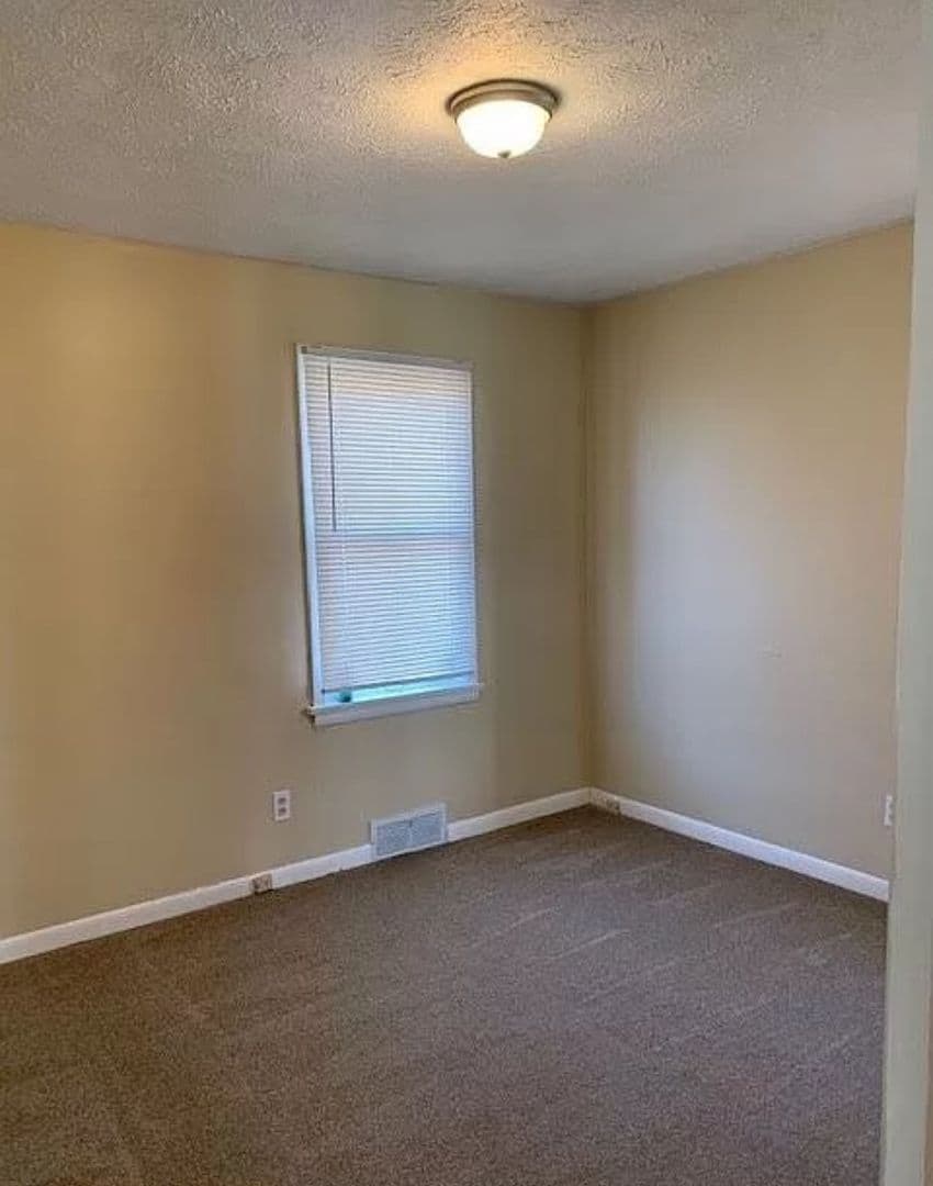 Maple Heights House: 17253 McCracken Rd