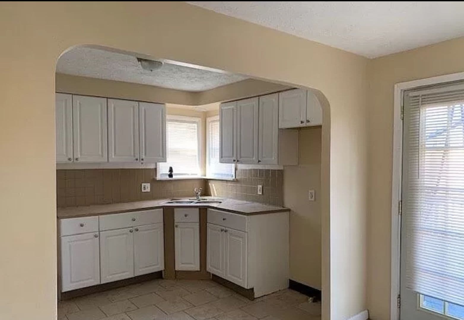 Maple Heights House: 17253 McCracken Rd