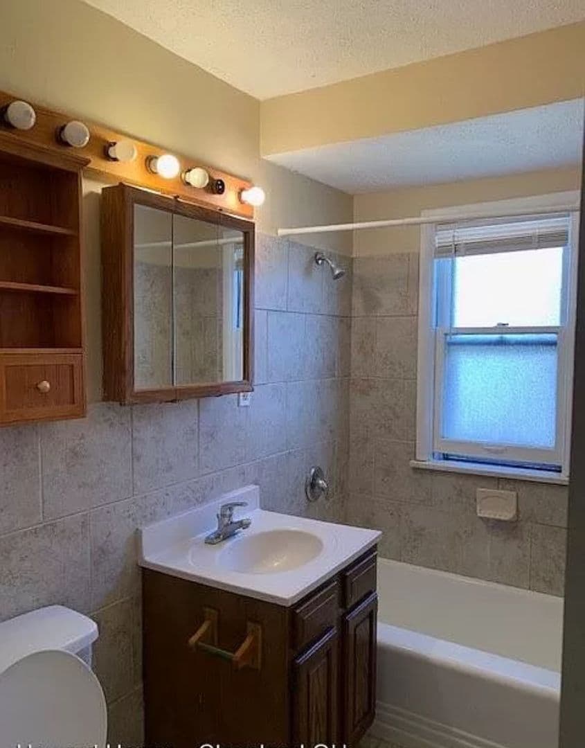 Maple Heights House: 17253 McCracken Rd