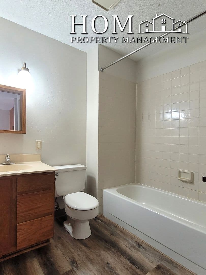 Lake Crystal Apartment: 321 W Bert St.