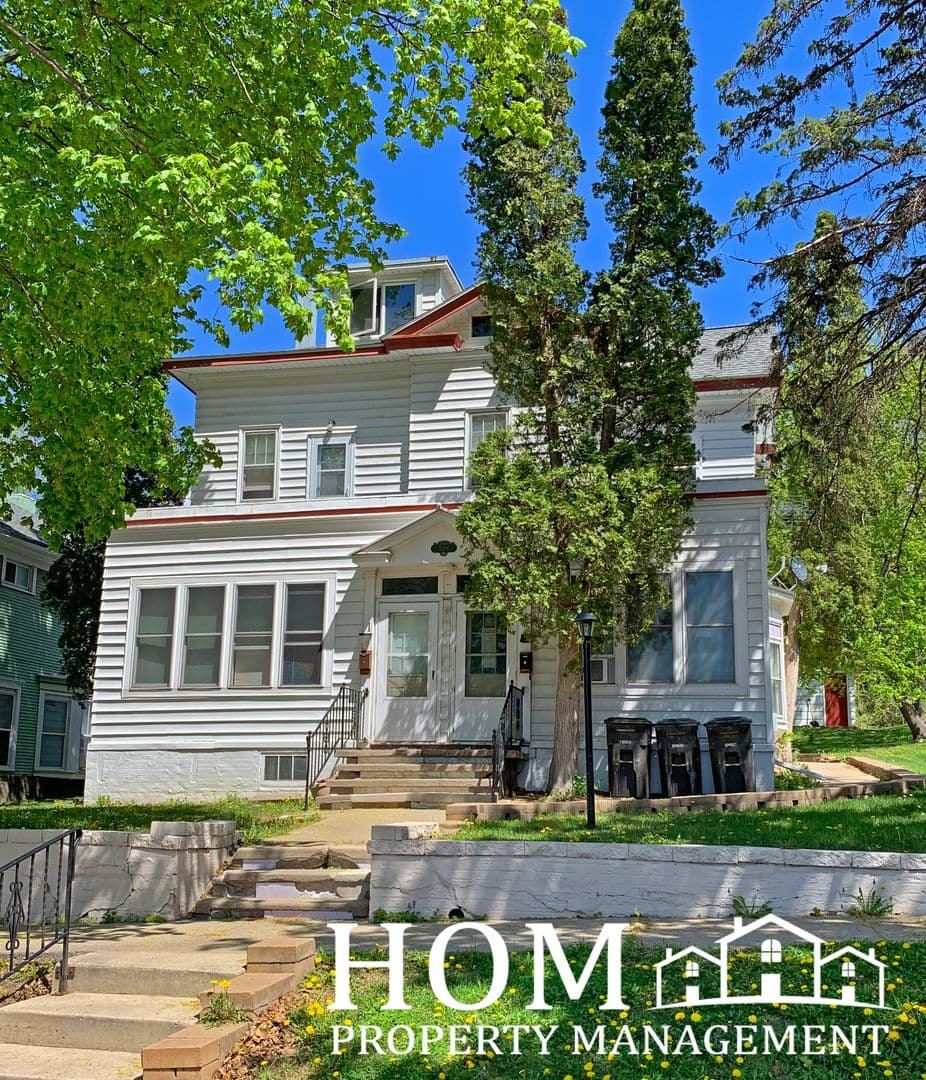 Mankato Apartment: 109 Hanover Street