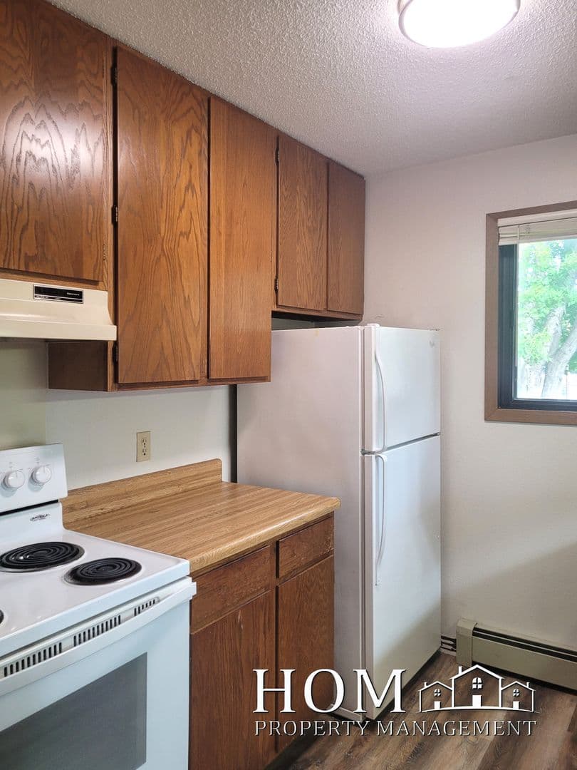 Lake Crystal Apartment: 321 W Bert St.