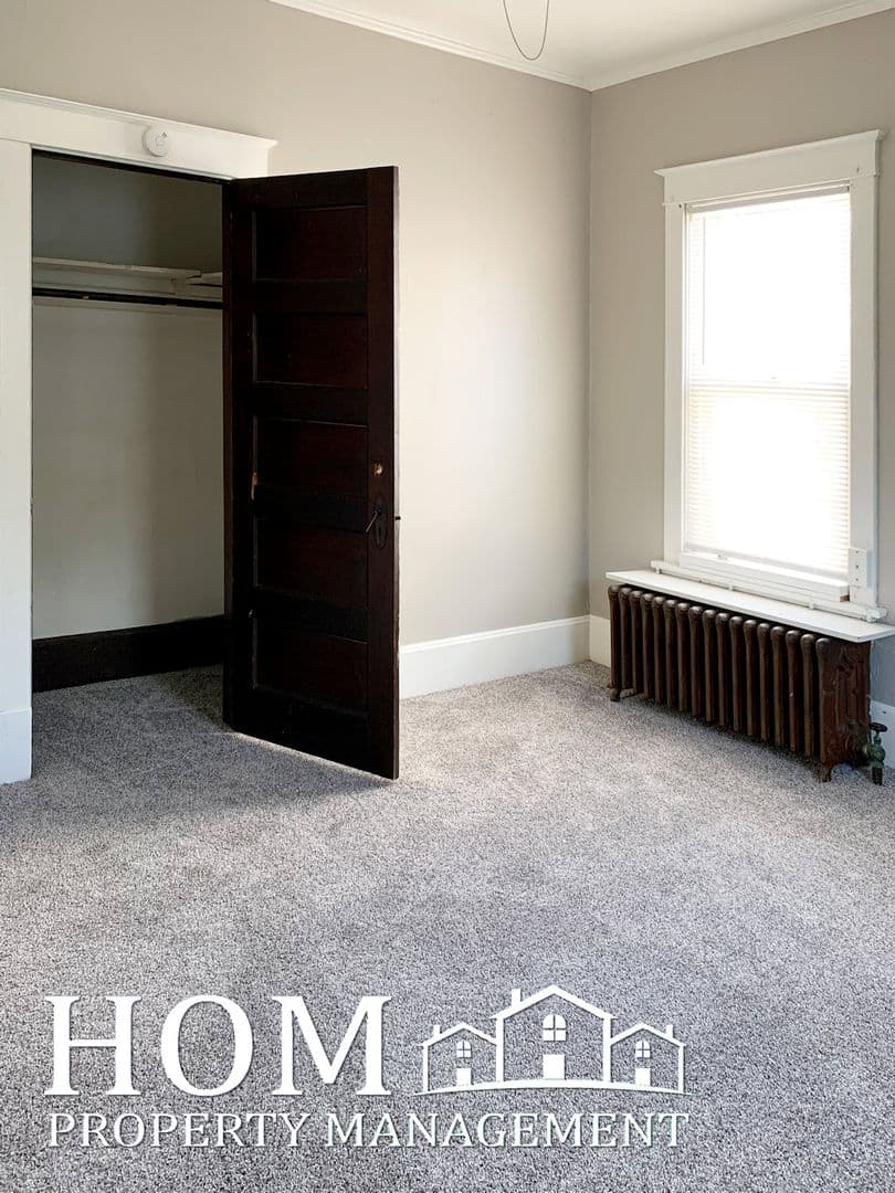 Mankato Apartment: 517 South Broad Street