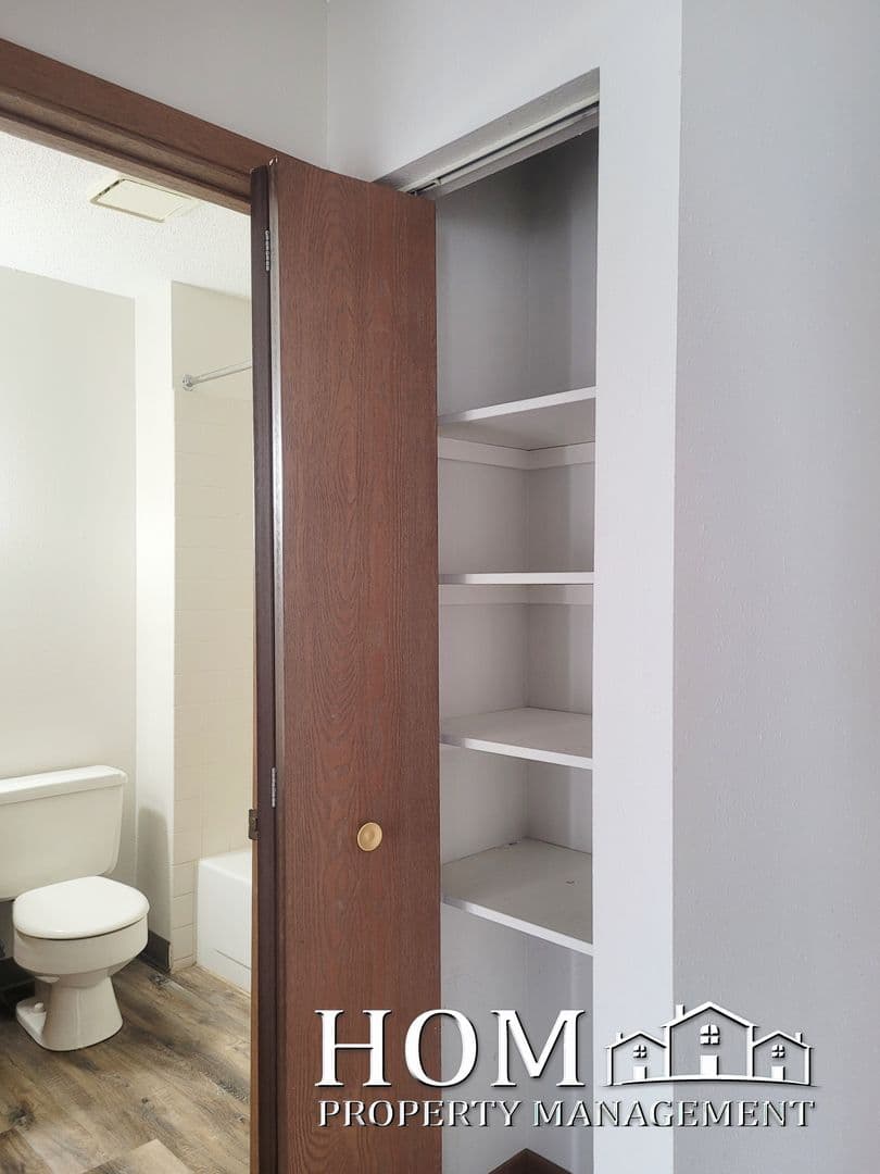 Lake Crystal Apartment: 321 W Bert St.