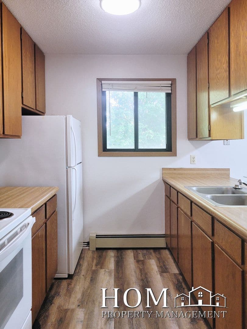 Lake Crystal Apartment: 321 W Bert St.