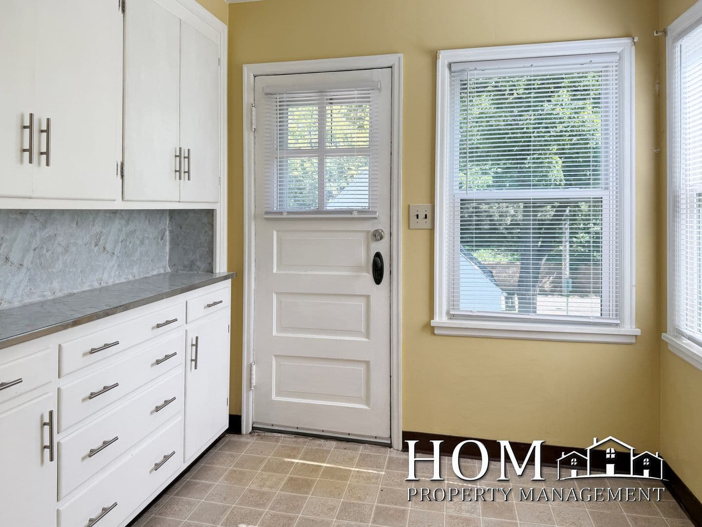 Mankato Apartment: 525 South Broad Street