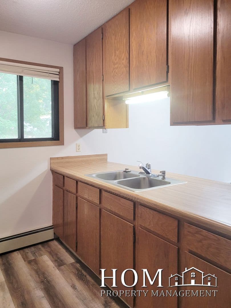 Lake Crystal Apartment: 321 W Bert St.