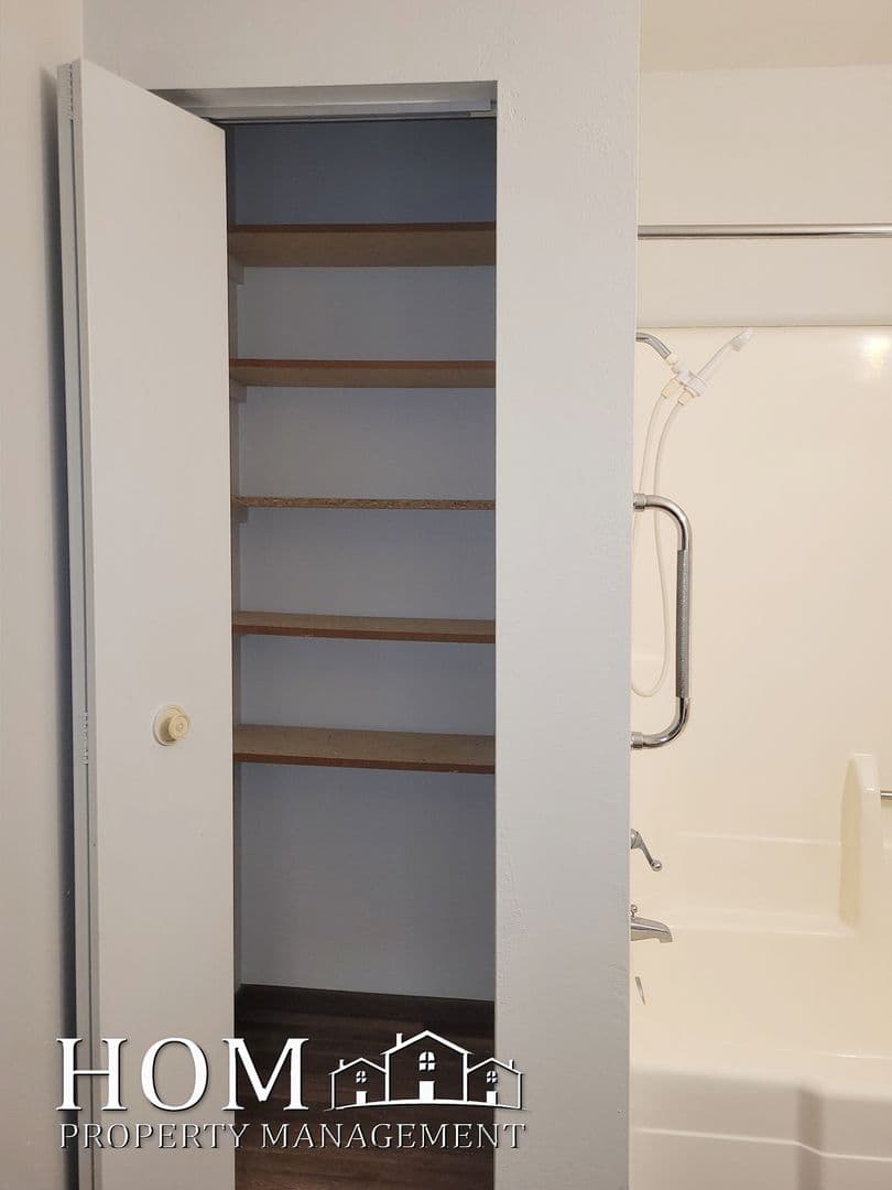 Lake Crystal Apartment: 301 W Bert St.
