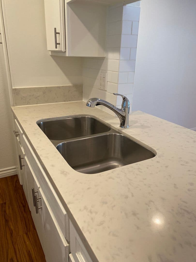 Los Angeles Apartment: 538 South Manhattan Place