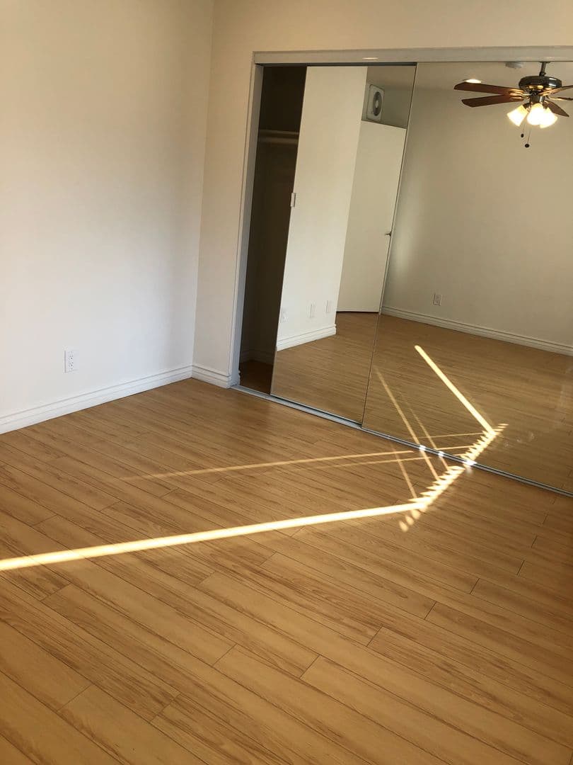 Los Angeles Apartment: 538 South Manhattan Place