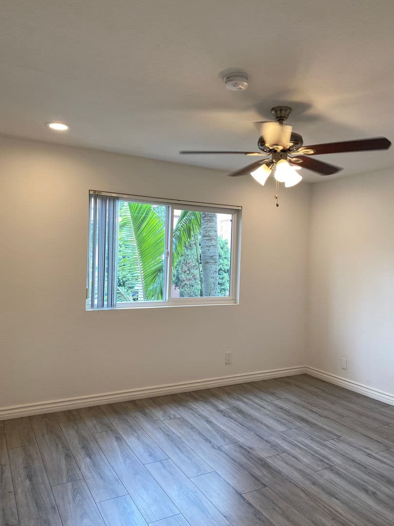 Los Angeles Apartment: 538 South Manhattan Place