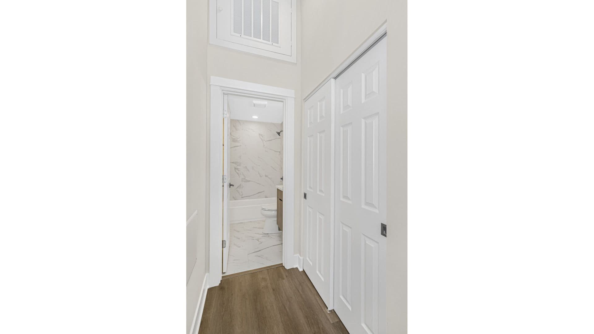Chicago Apartment: 4533 N Clark St.