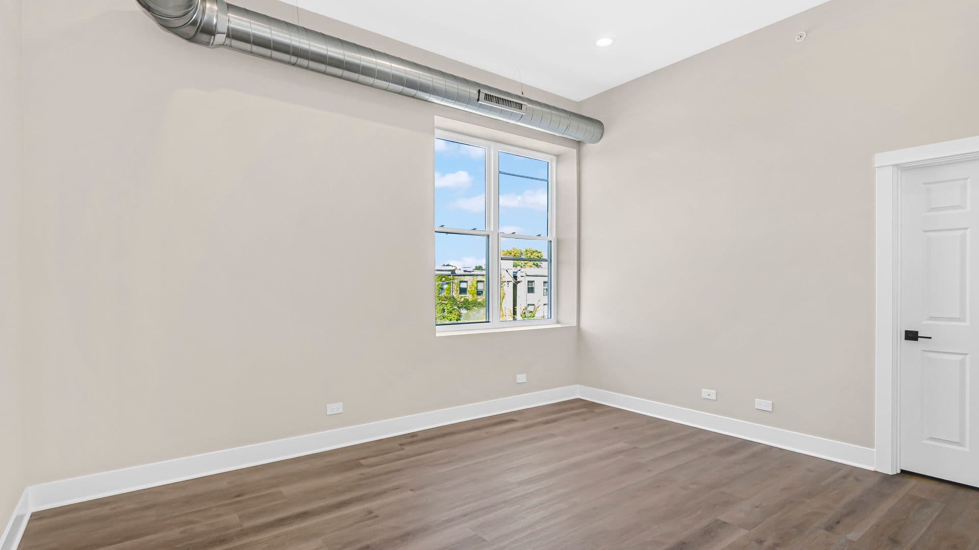 Chicago Apartment: 4533 N Clark St.