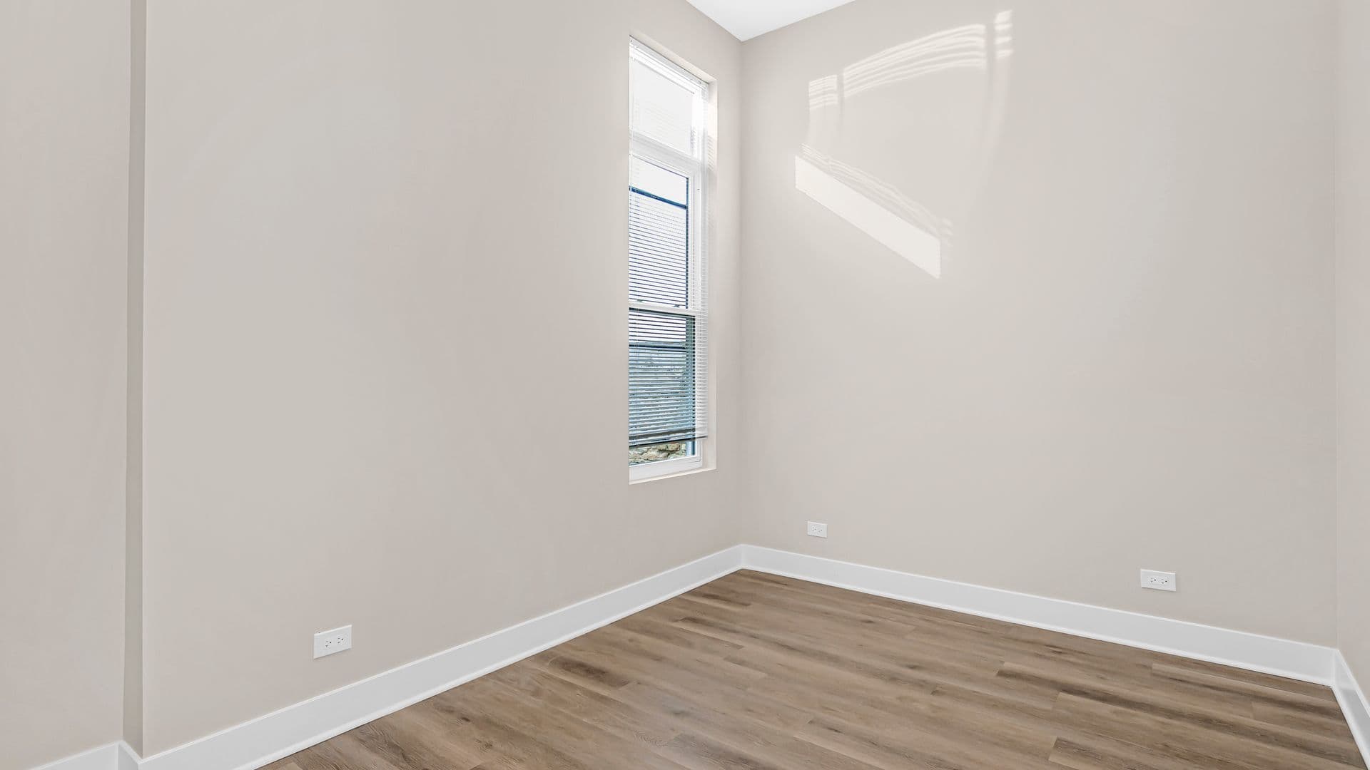 Chicago Apartment: 4533 N Clark St.
