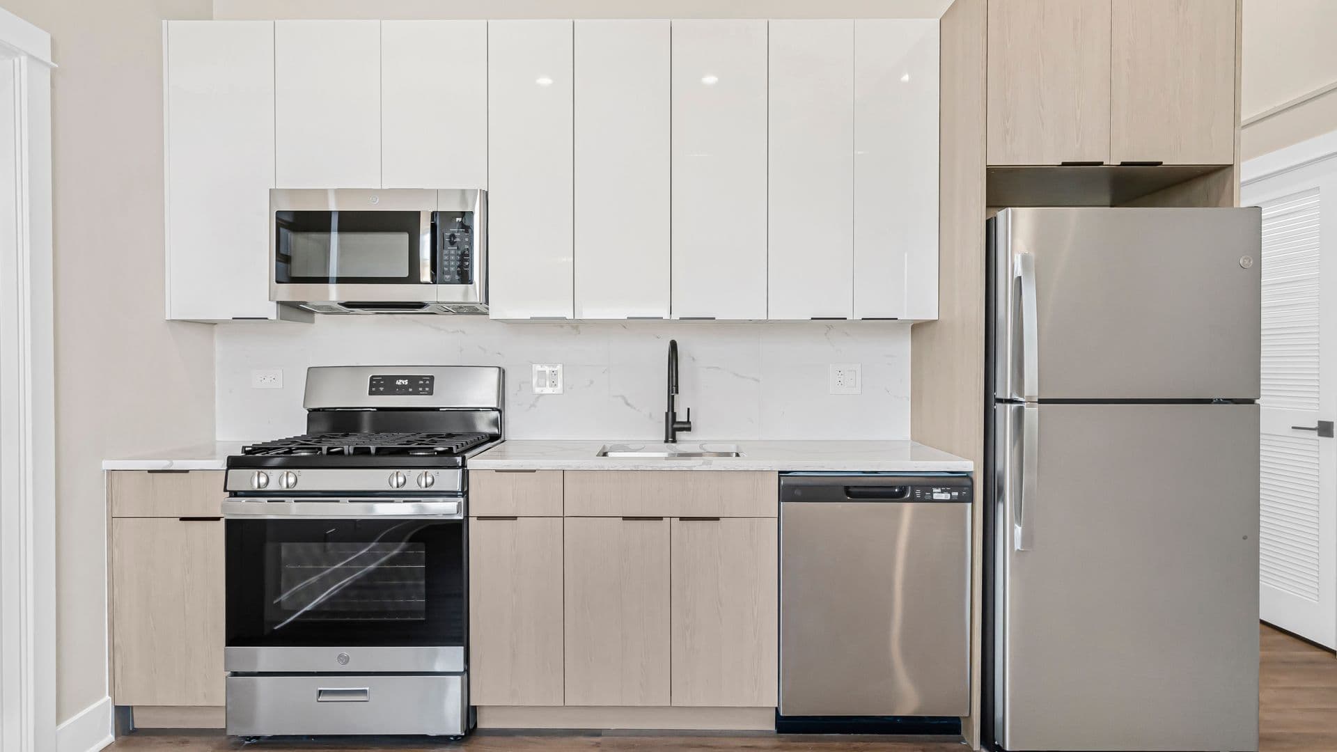 Chicago Apartment: 4533 N Clark St.