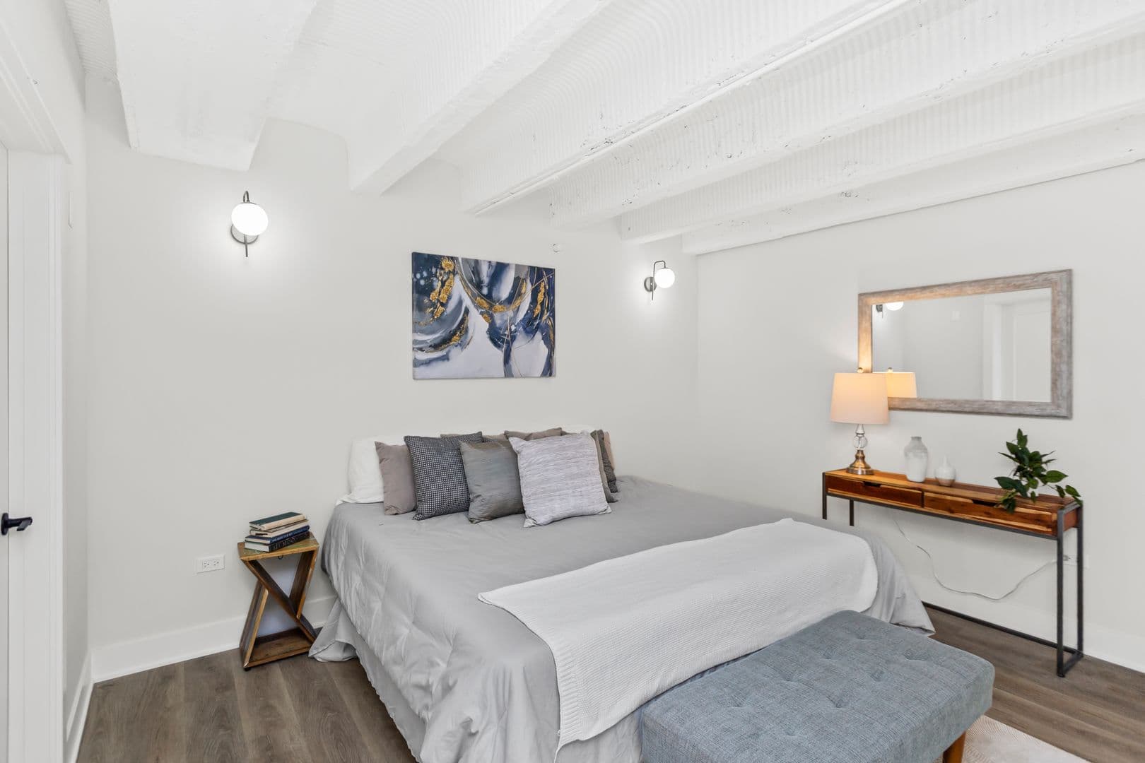 Evanston Apartment: 1453 Maple Ave.