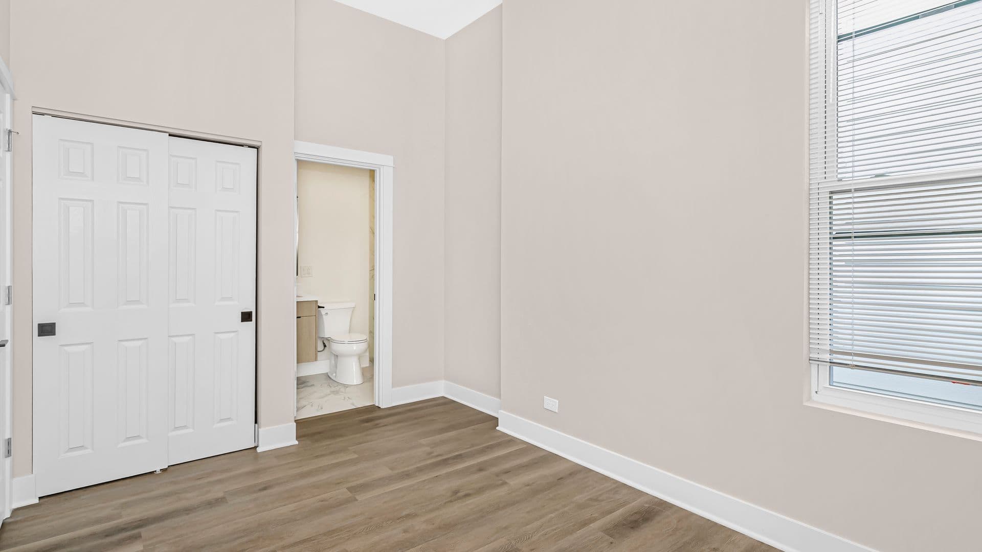 Chicago Apartment: 4533 N Clark St.