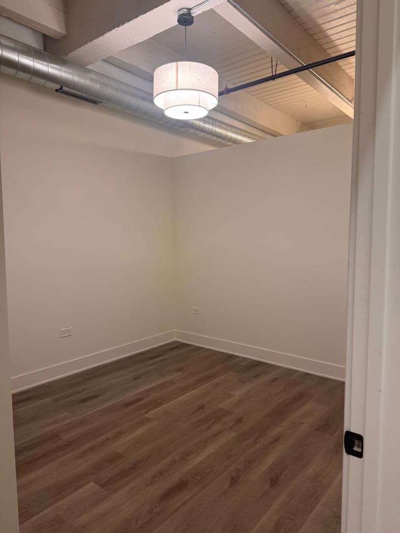 Chicago Apartment: 118 S Clinton St