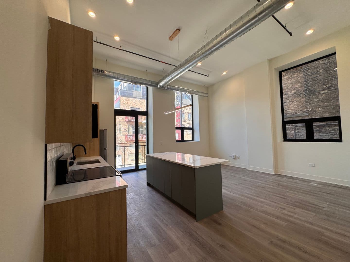 Chicago Apartment: 813 W Evergreen Ave