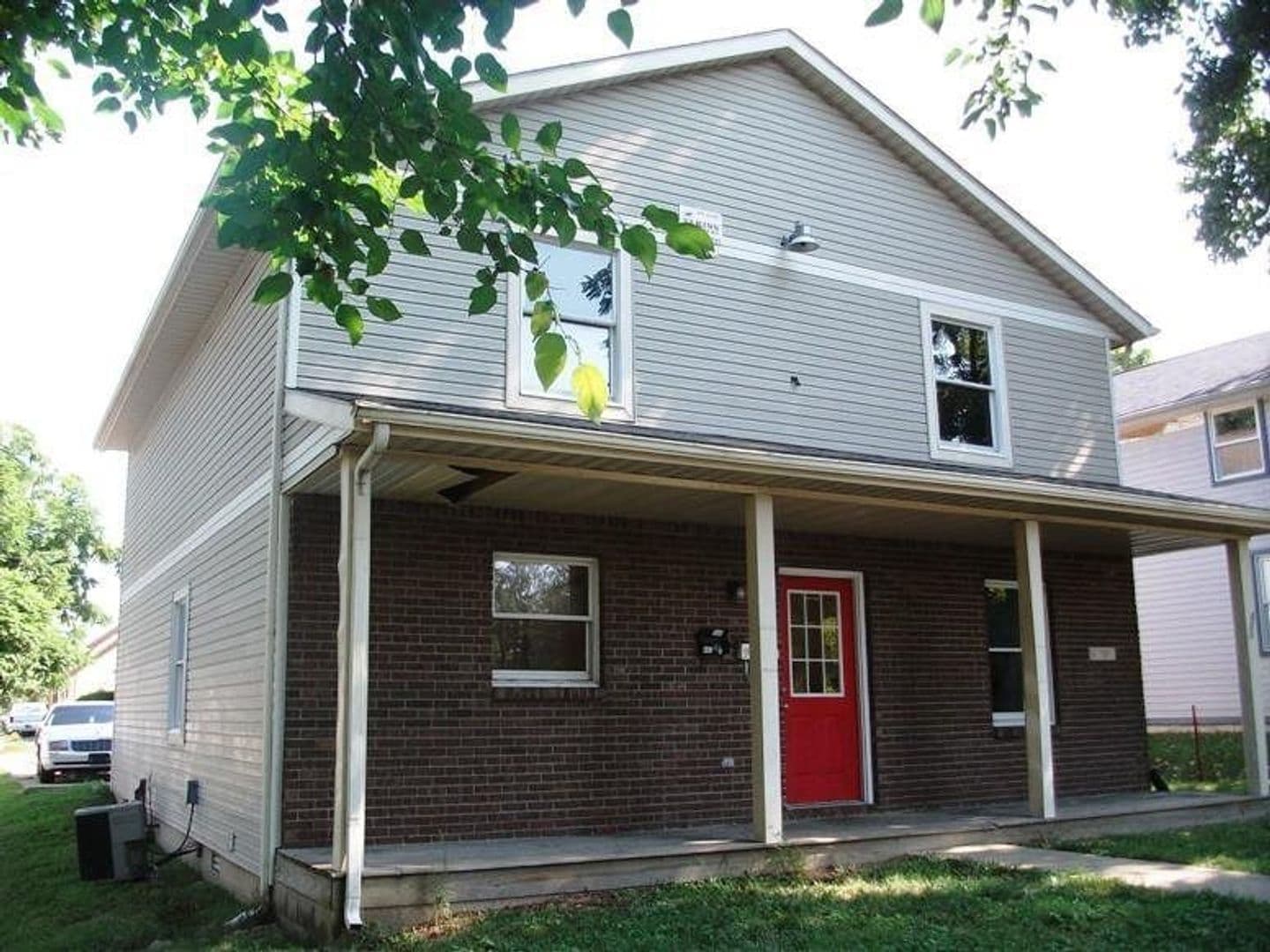 Bloomington House: 403 E 15th St