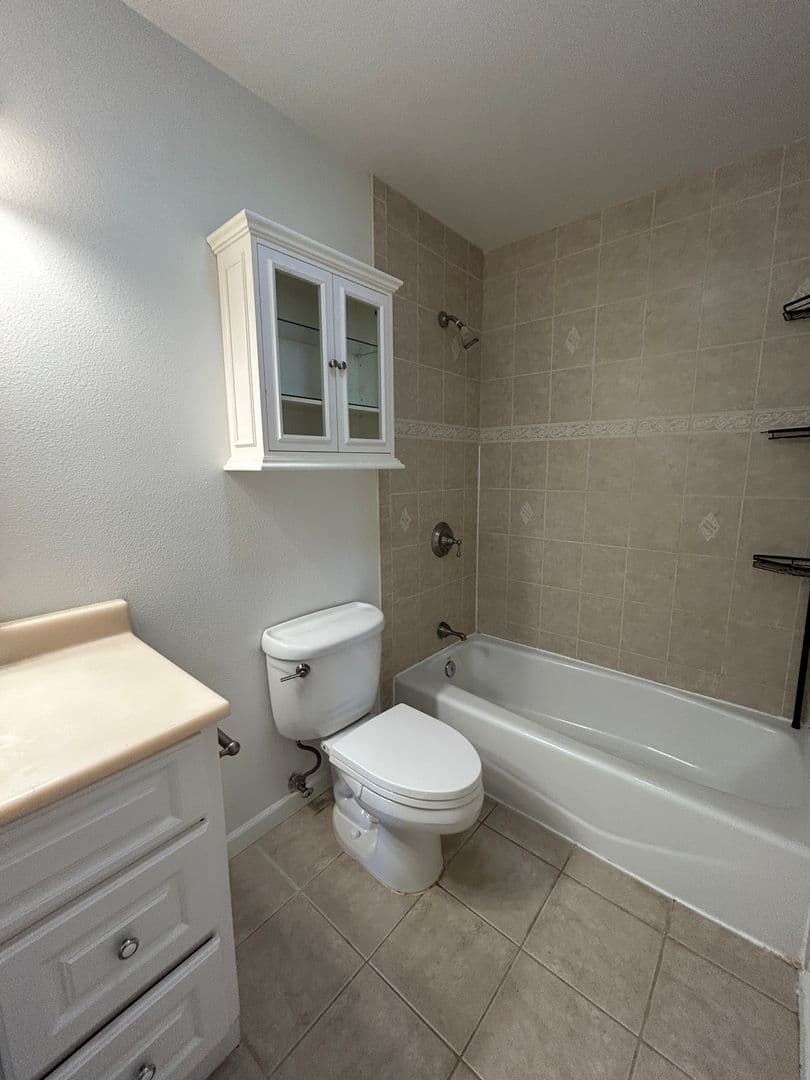 Honolulu Apartment: 1352 Ala Mahamoe St.