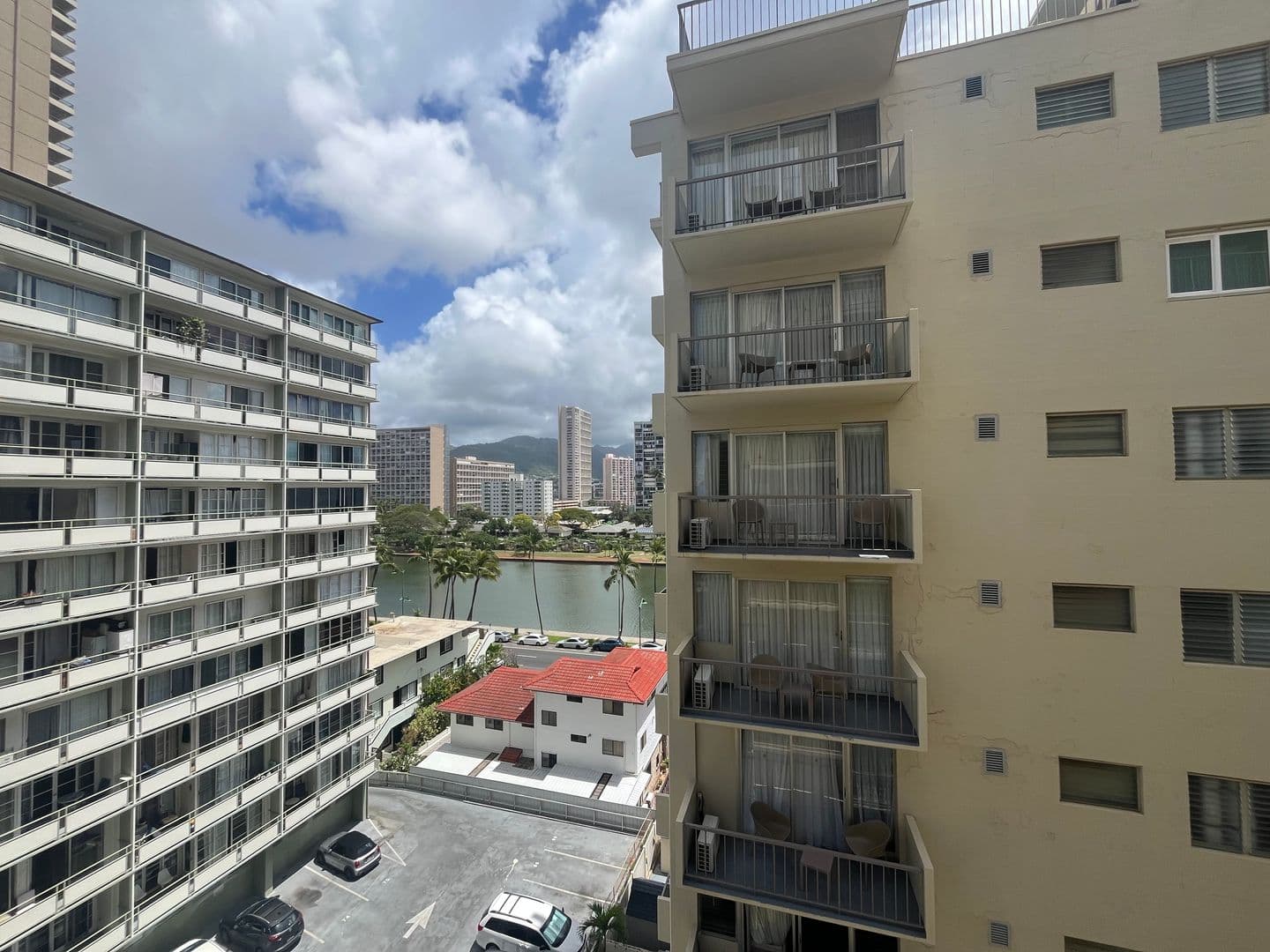 Honolulu Apartment: 440 Lewers St.