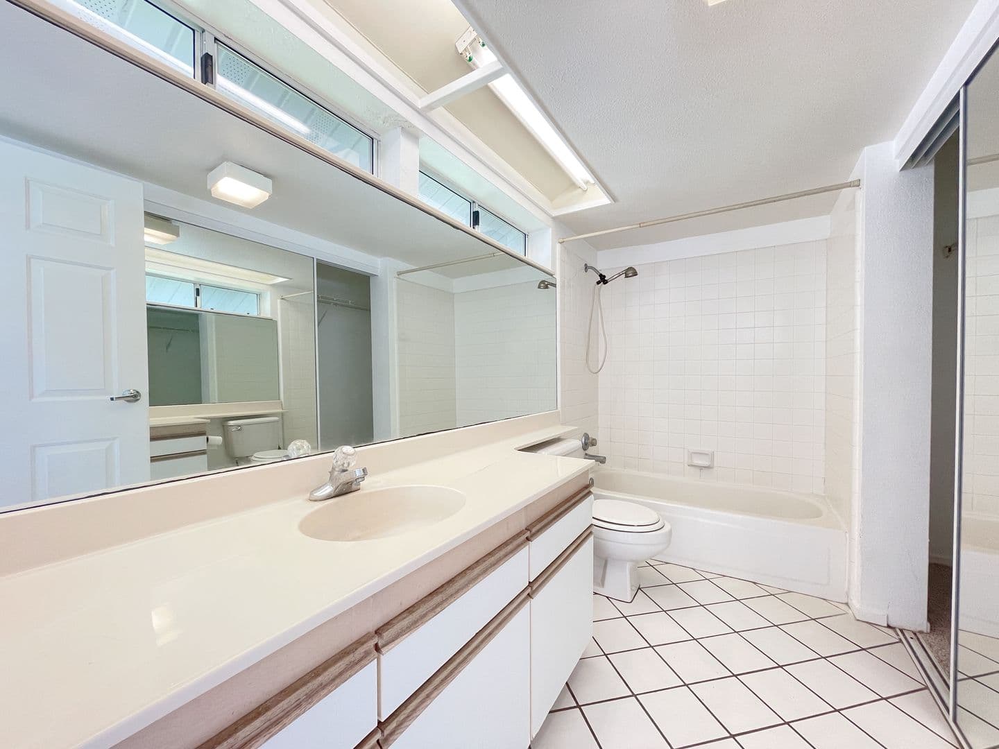Mililani Townhome: 95-270 Waikalani Dr., I-301