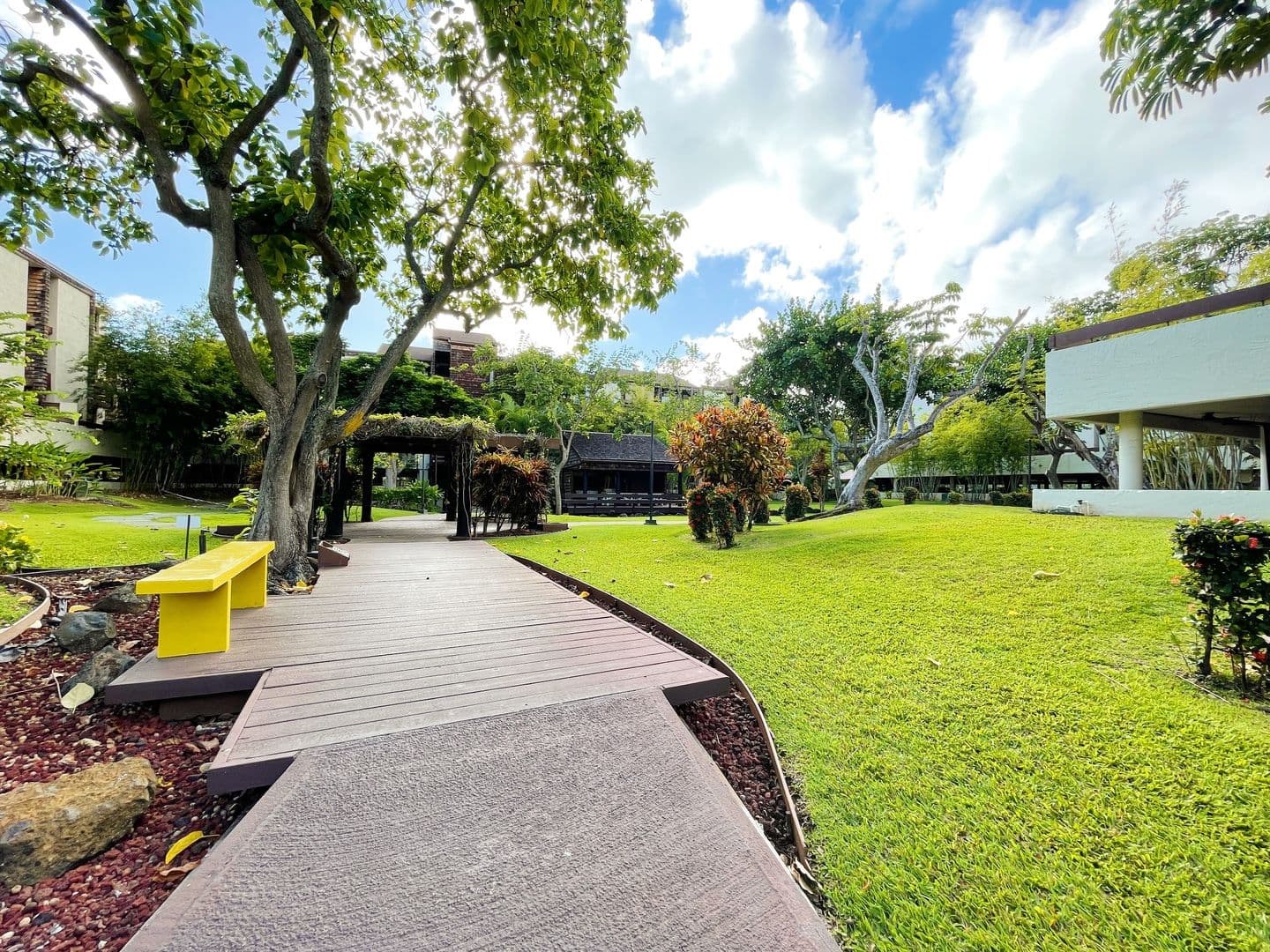 Kailua Condo: 1015 Aoloa Place, #445