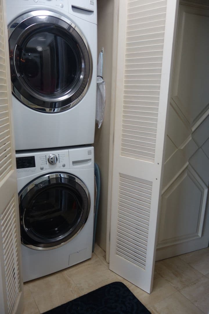 HONOLULU Condo: 425 SOUTH STREET #3302