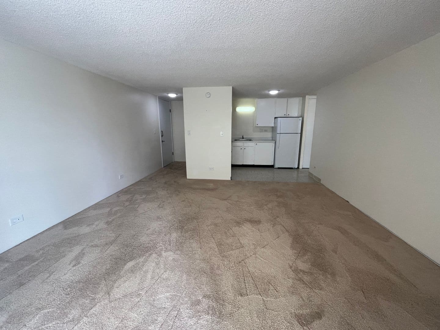 Honolulu Apartment: 440 Lewers St.
