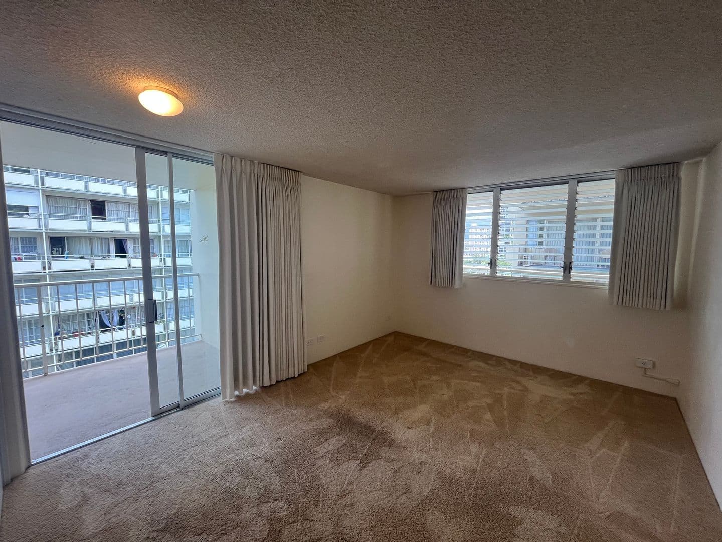 Honolulu Apartment: 440 Lewers St.