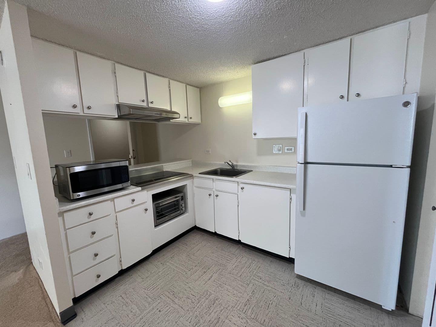 Honolulu Apartment: 440 Lewers St.