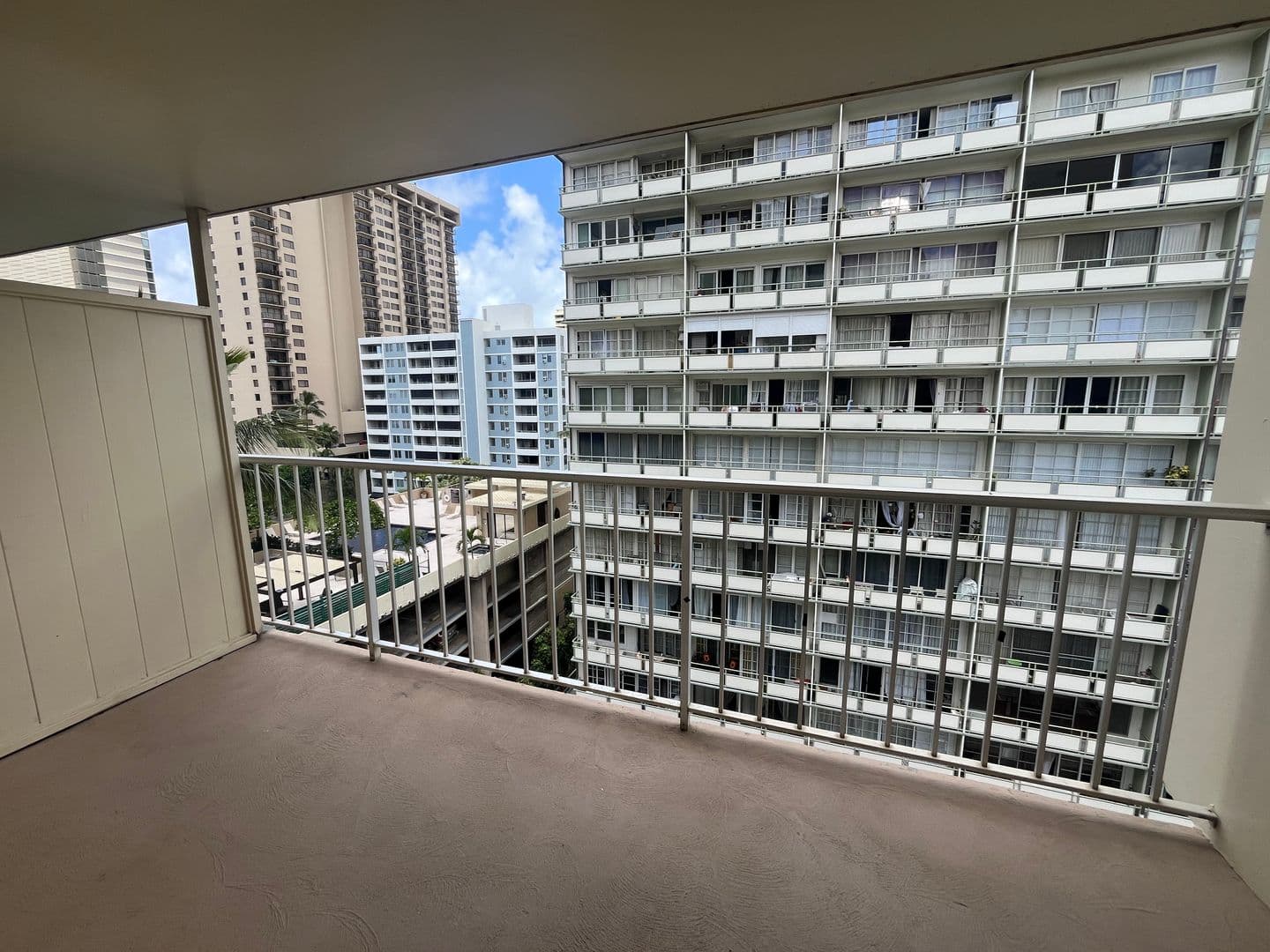 Honolulu Apartment: 440 Lewers St.