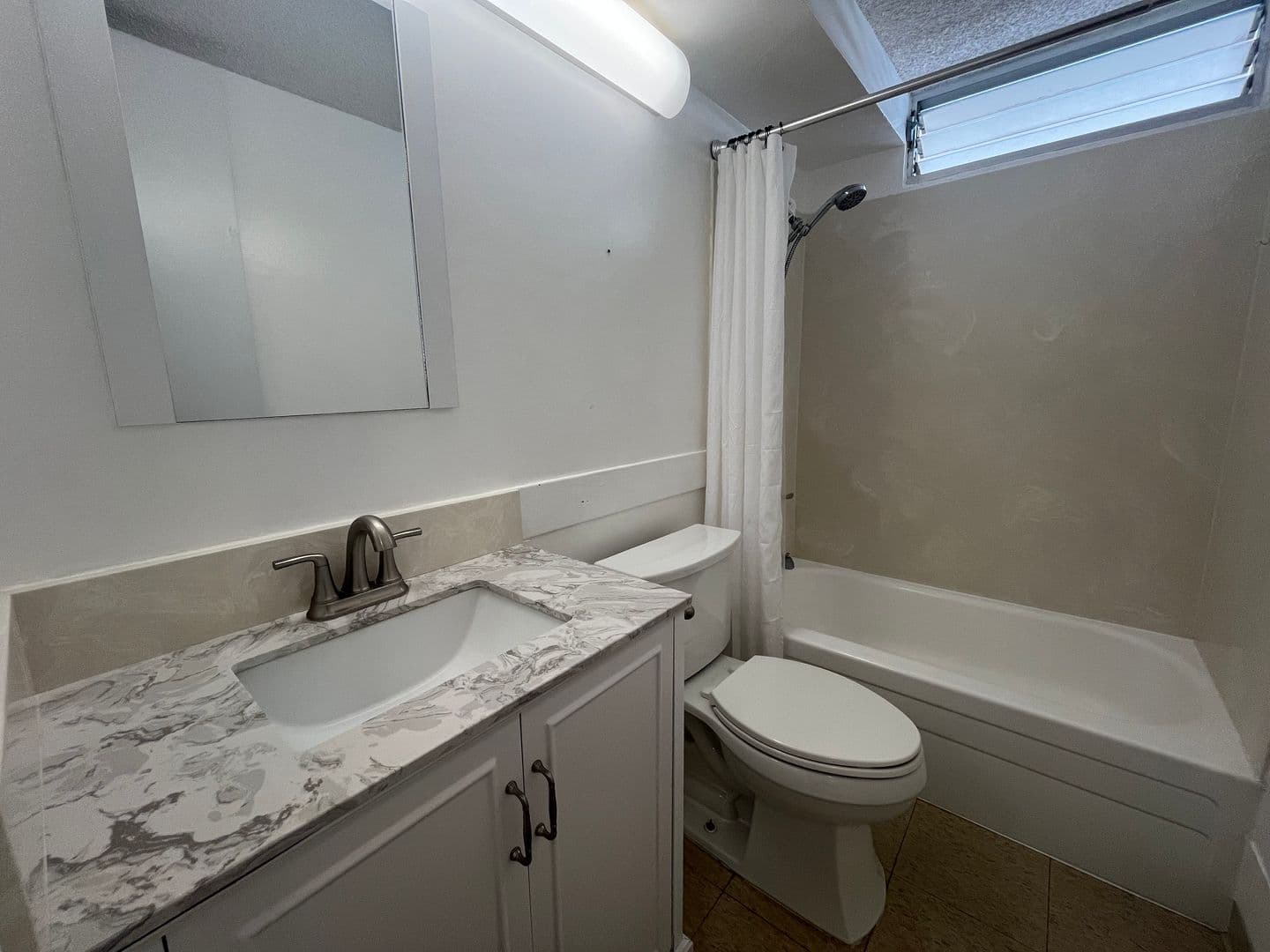 Honolulu Apartment: 440 Lewers St.
