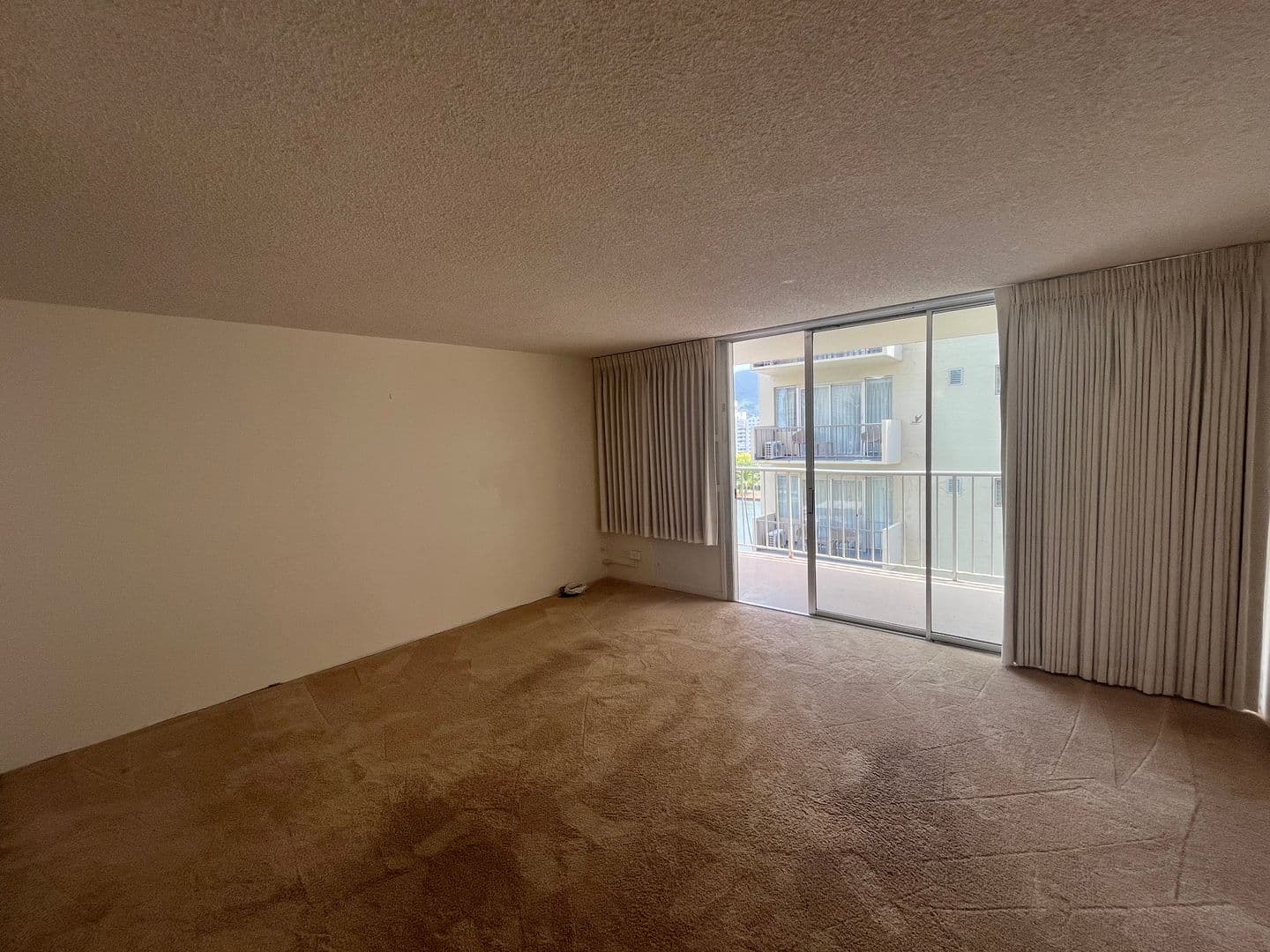 Honolulu Apartment: 440 Lewers St.