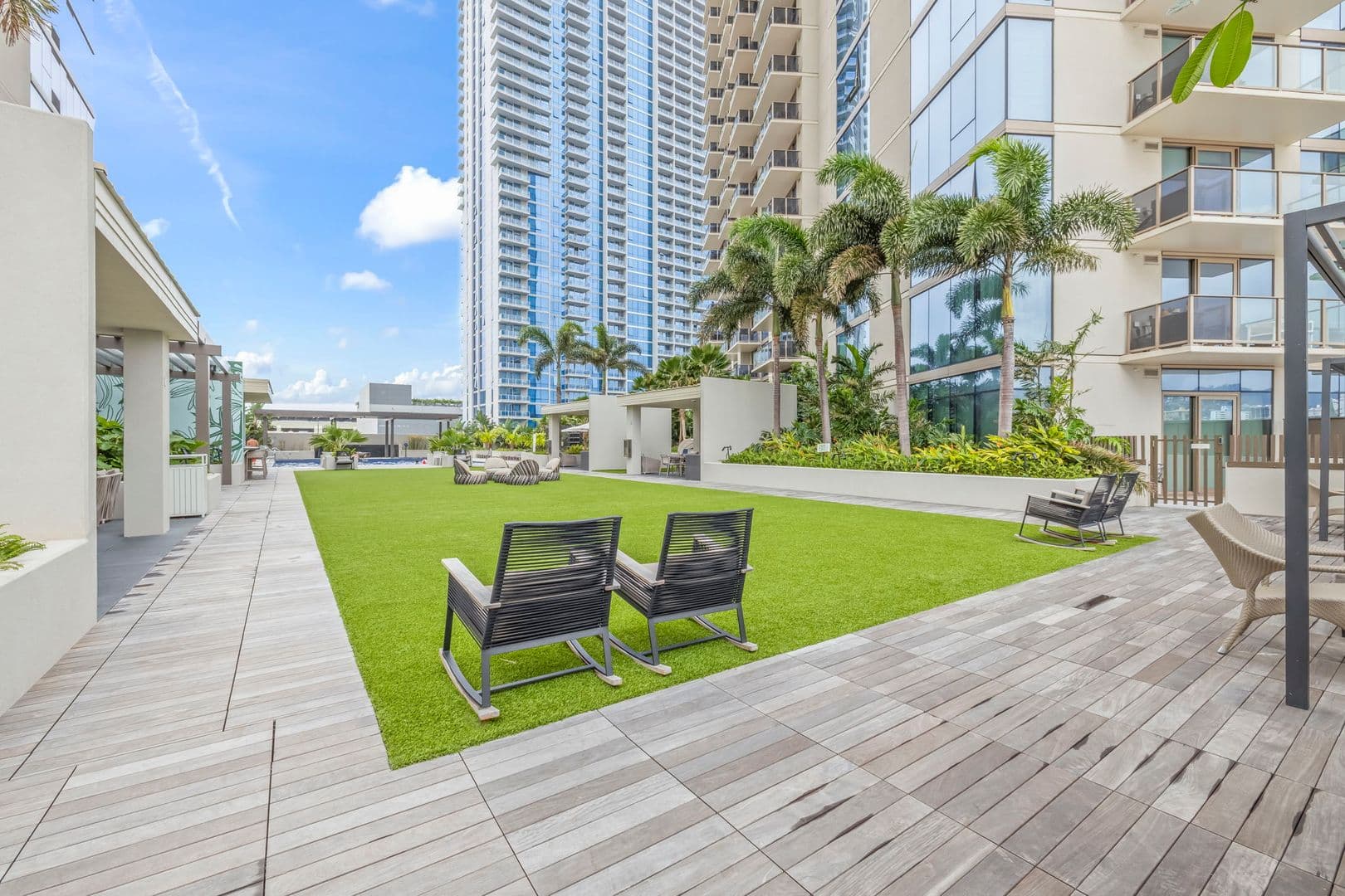 Honolulu Townhome: 1388 Kapiolani Blvd., Apt. #810