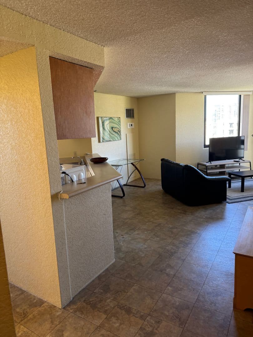 Honolulu Condo: 300 Wai Nani Way #1818