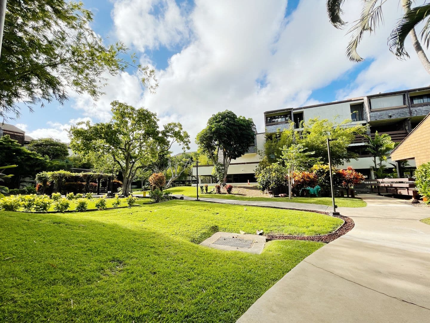 Kailua Condo: 1015 Aoloa Place, #445