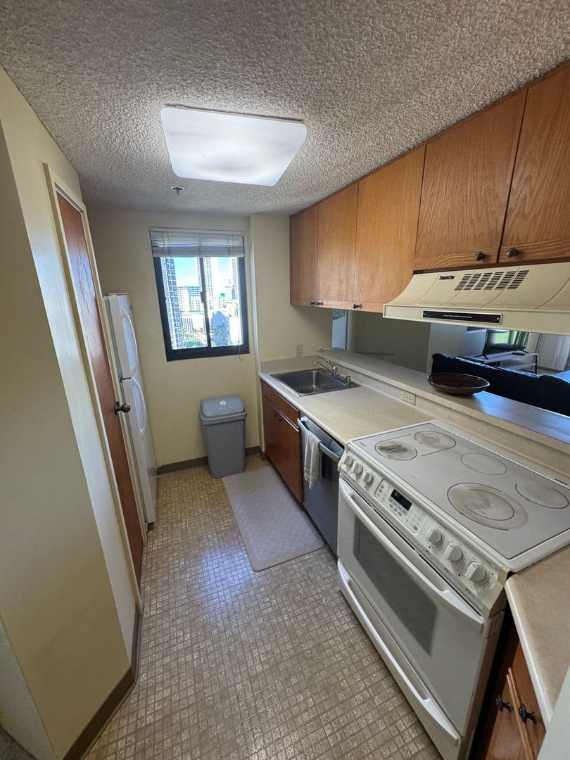 Honolulu Condo: 300 Wai Nani Way #1818