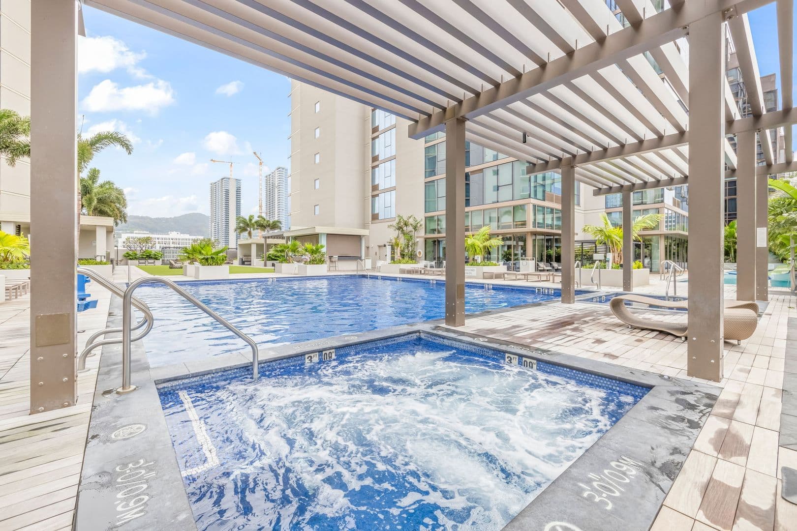 Honolulu Townhome: 1388 Kapiolani Blvd., Apt. #810