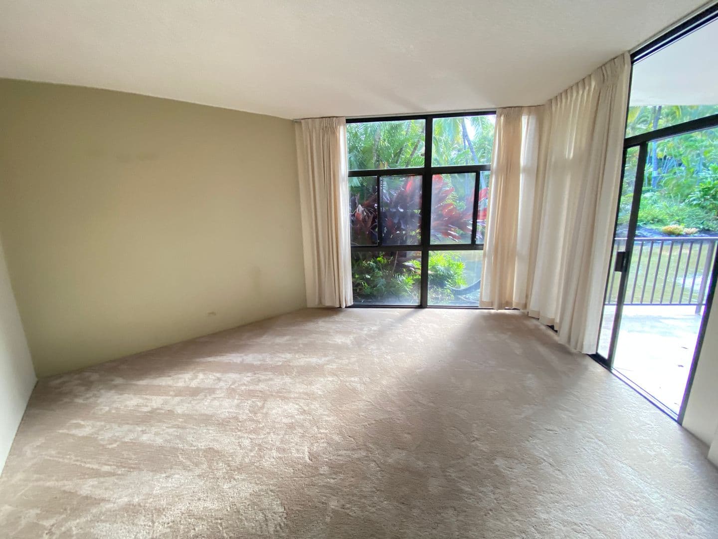 Kailua House: 1020 Aoloa Place, #107A