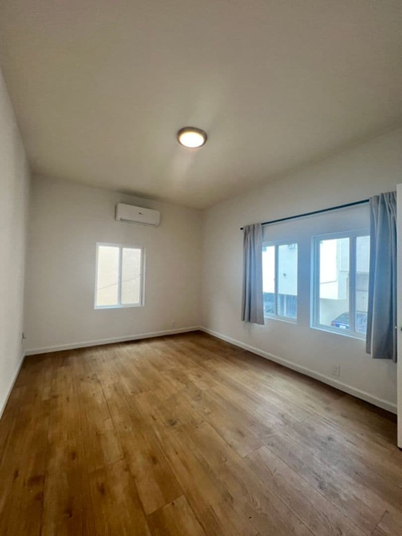 Santa Monica Apartment: 917 Lincoln Blvd.