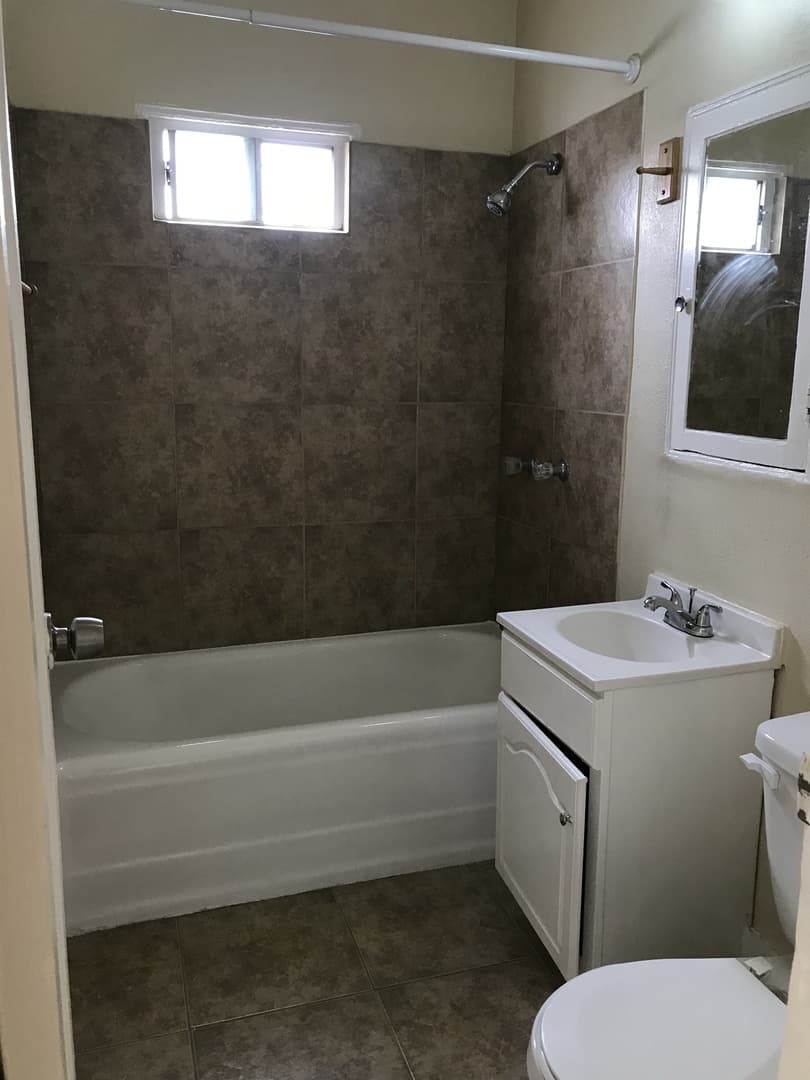 Los Angeles Apartment: 1308-1310 12th Avenue