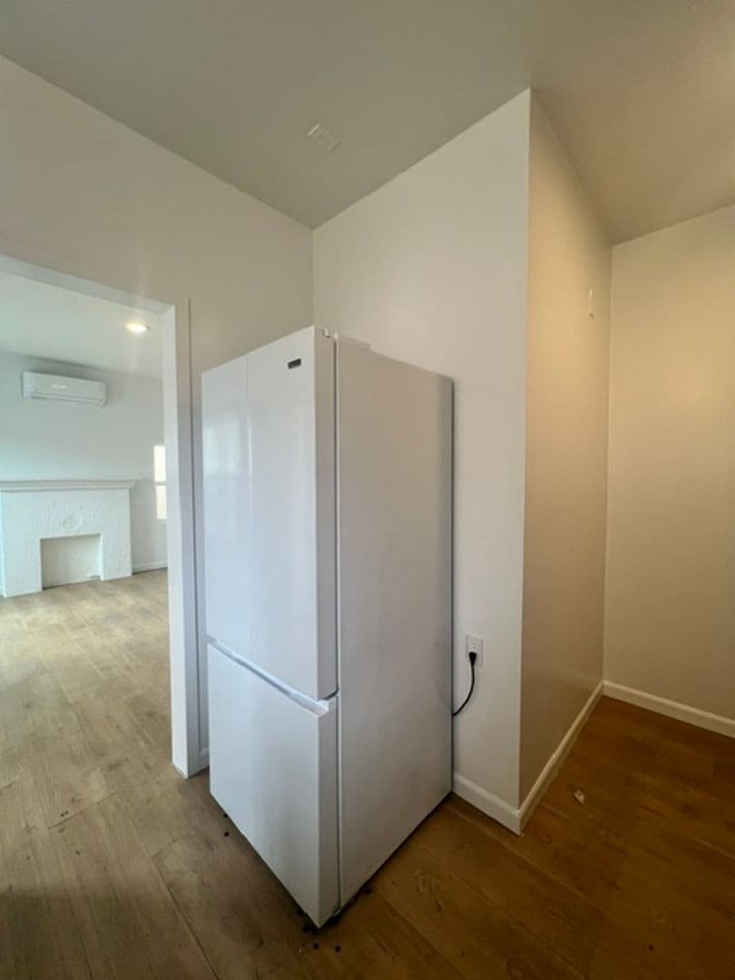 Santa Monica Apartment: 917 Lincoln Blvd.