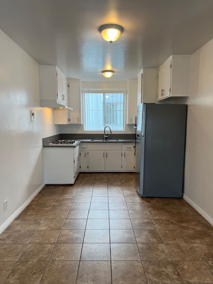Inglewood Apartment: 905 Edgewood St.