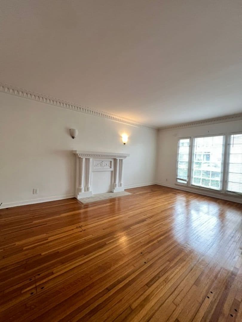 Los Angeles Apartment: 910-920 Alandele Ave