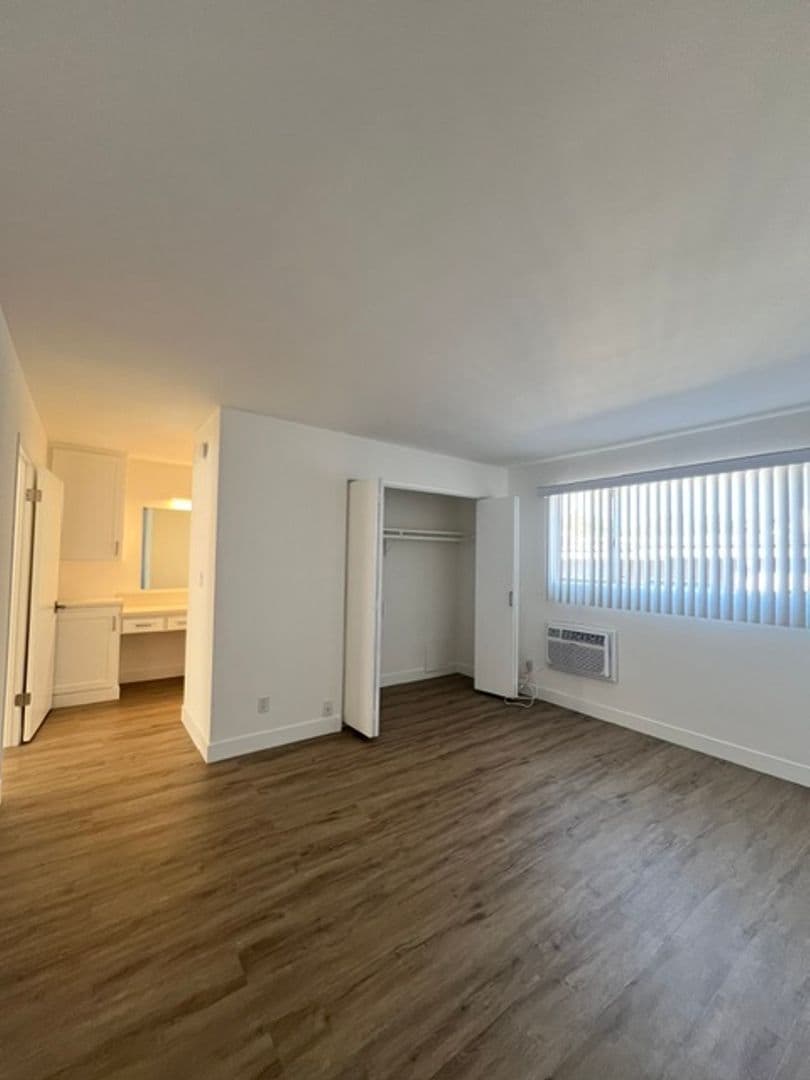 Los Angeles Apartment: 12756 Venice Blvd.