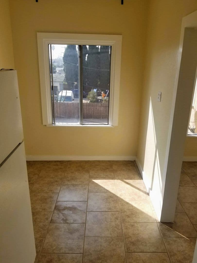 Los Angeles Apartment: 1308-1310 12th Avenue